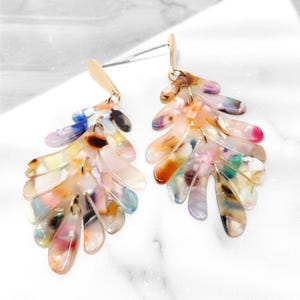 Pendientes de acetato con forma de hoja, pendientes llamativos y ligeros, pendientes de resina con forma de hoja, regalo para ella, pendientes modernos con forma de tortuga, pendientes multicolor