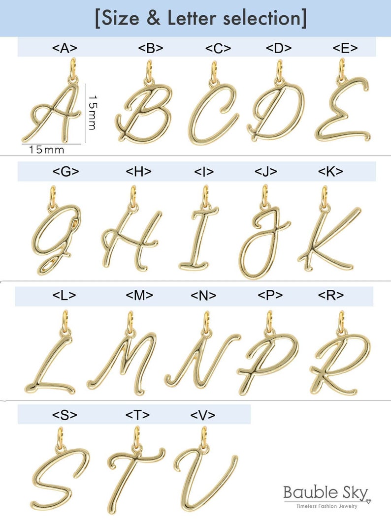 Puede incluir: Una selecci&oacute;n de abalorios de letras cursivas de color dorado, cada letra est&aacute; en un abalorio separado. Las letras son de la A a la V, con cada letra mostrada en una l&iacute;nea separada. Las letras tienen un tama&ntilde;o de 15 mm. La imagen incluye el texto "[Size & Letter selection]" y "Bauble Sky Timeless Fashion Jewelry".