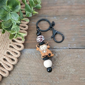 Silicone Bead Highland Cow Keychain, Cow Keyring, Brown Cow Bar Keychain, Cow Print Keychain, Cow Lover Gift, Tan Highland Cow Keychain