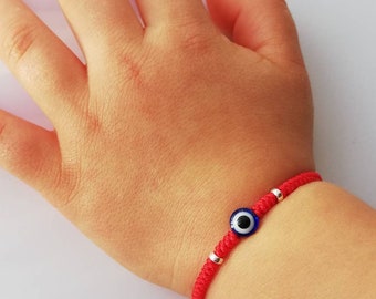 Bracelet bébé protection oeil nazar rouge. Mini macramé rouge pour enfants. Fil rouge de la Kabbale pour bébés. Protection des yeux contre le mauvais nouveau-né. Cadeau de charme