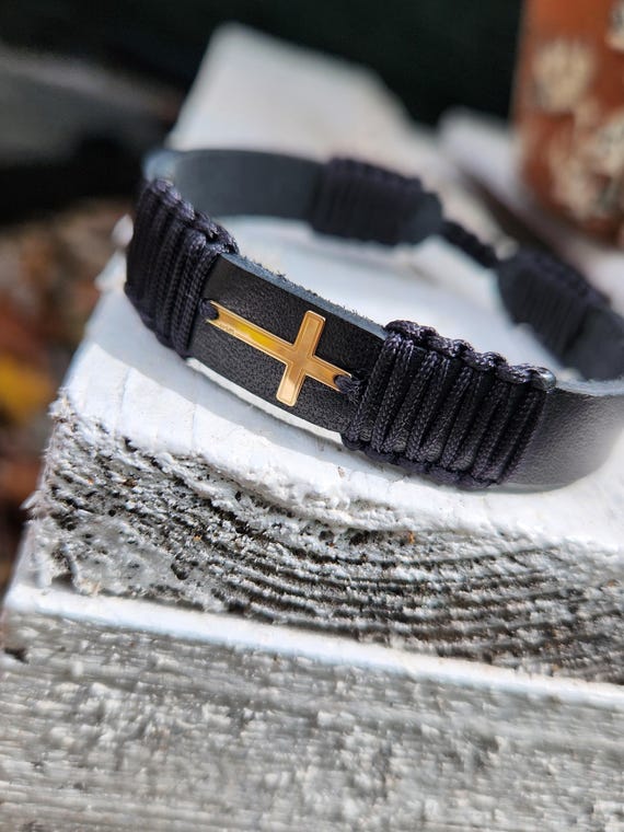 Engraved the Cross leatherbracelet GINZI