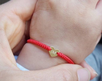 Regalo personalizzato per neonato. Braccialetto d'oro personalizzato per neonato. Neonato con filo rosso. Regalo con iniziale per neonato. Regalo personalizzato per la nascita del bambino. Cuore d'oro personalizzato