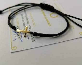 Bracciale a croce in oro giallo massiccio 14k. Croce in filo nero e oro. Bracciale a croce in oro da uomo. Gioielli a croce da uomo. Regalo per lui. Cordoncino nero.