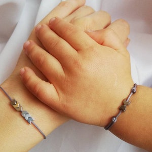 Verbindung Mama und Baby Armbänder. Mama und ich Armbänder Set. Heilendes Hämatit Amulett für Mutter und Kind. Schutzschnur Amulett Mama