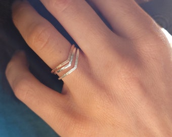 Anneaux triples réglables en argent. Bague fine en or rose pour fille. Bagues en un pour femme. Des bijoux délicats pour elle. Ensemble de petites bagues ouvertes.