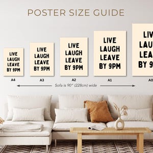 Póster Live Laugh Leave By 9pm / Impresión divertida para introvertidos / Arte mural para ansiedad social / Beige y negro imagen 3