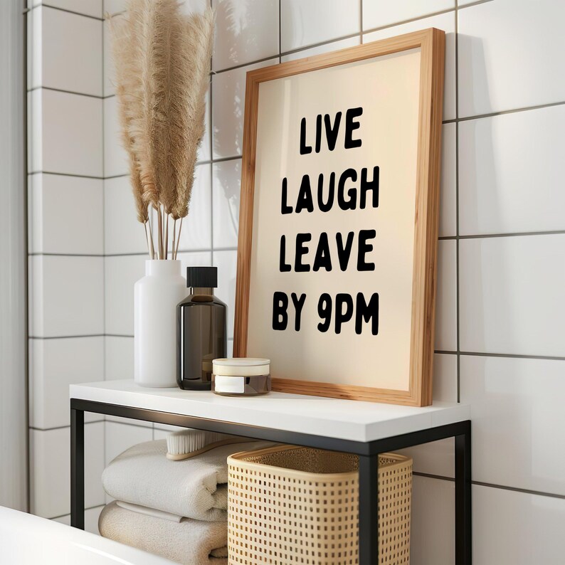 Póster Live Laugh Leave By 9pm / Impresión divertida para introvertidos / Arte mural para ansiedad social / Beige y negro imagen 8