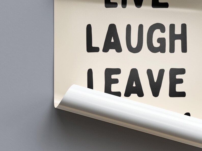 Póster Live Laugh Leave By 9pm / Impresión divertida para introvertidos / Arte mural para ansiedad social / Beige y negro imagen 2