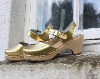 High heel sandals in metallic colours