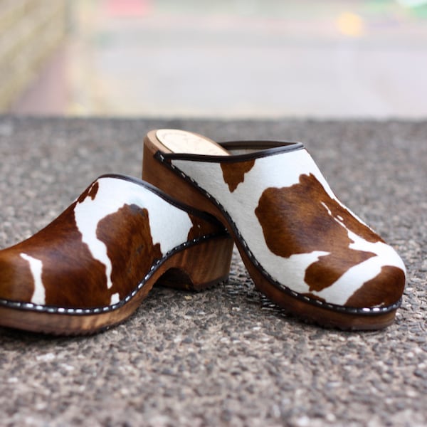 Brown sole cowboy men clogs