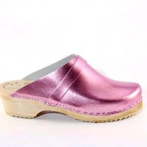 Metallic women clogs image 5