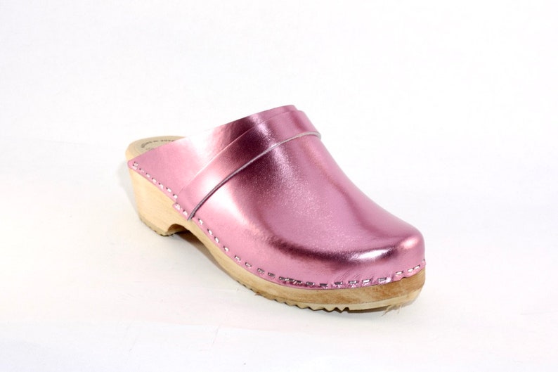 Metallic women clogs image 4