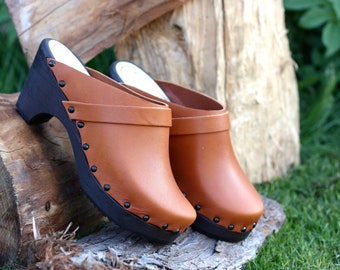 Vegetable tanned high heel clogs with decorative nails
