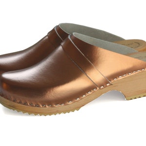 Metallic women clogs image 7