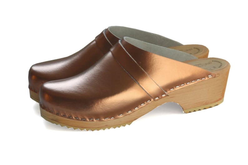 Metallic women clogs image 7