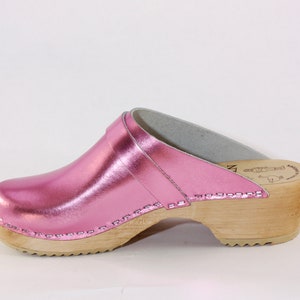 Metallic women clogs image 2