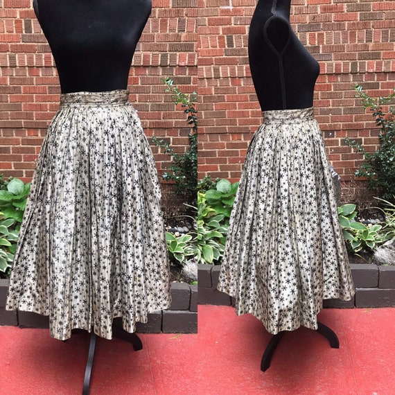1950s skirts/ Vintage 1950s circle skirt