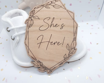 Wooden Baby Announcement Plaque - Pregnancy and Birth Announcement - Baby Shower Gift - Personalised Disk - Coming Soon - Photo Props