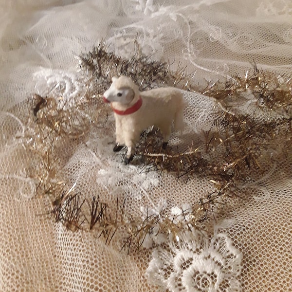 Antikes Wollschaf Osterlamm Erzgebirge handgemacht Holzbeine & Halsband Schäfchen Krippenfigur  viktorianisch Vintage Boudoir Brocante Deko