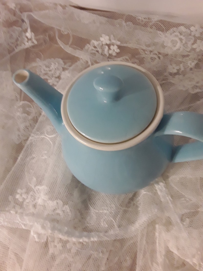 Alte Teekanne Kaffeekanne Pastellblau Steingut Keramik Kanne Kännchen 0,7 Liter feuerfester Boden WAKU 50er Jahre Vintage Shabby Brocante Bild 2