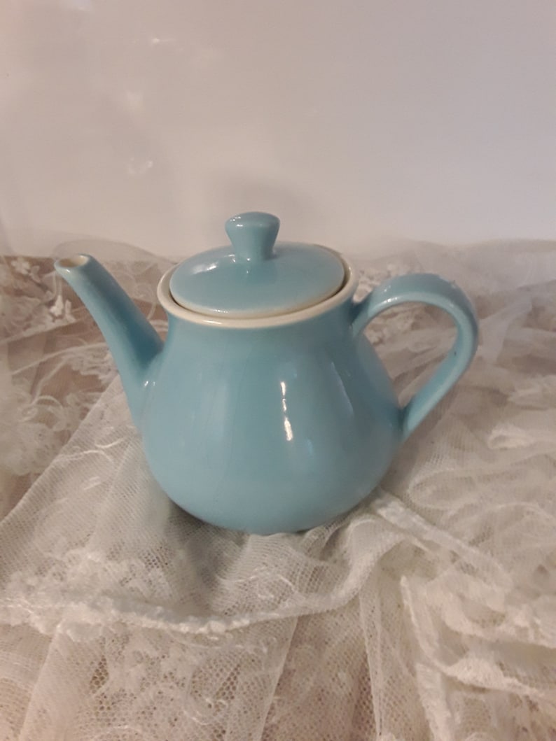 Alte Teekanne Kaffeekanne Pastellblau Steingut Keramik Kanne Kännchen 0,7 Liter feuerfester Boden WAKU 50er Jahre Vintage Shabby Brocante Bild 1