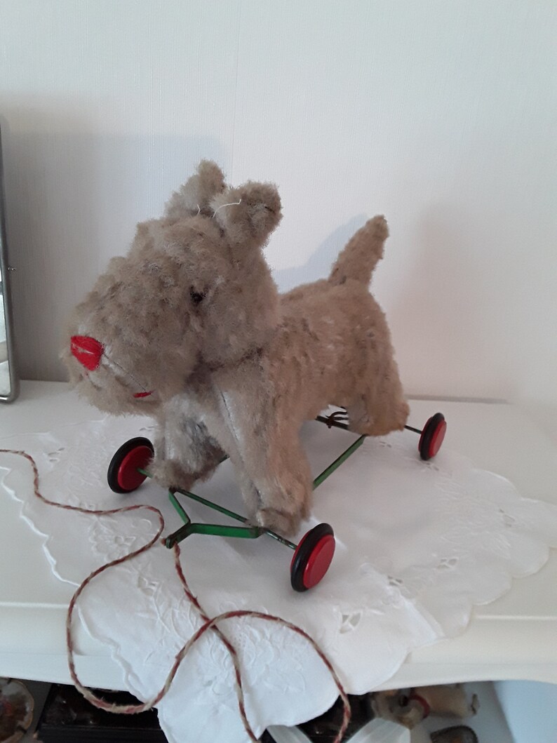 dog on wheels toy