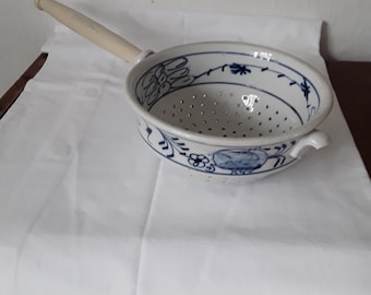 Antique large porcelain sieve ladle with wooden handle onion pattern decor colander kitchen utensil Victorian Vintage Brocante country house kitchen