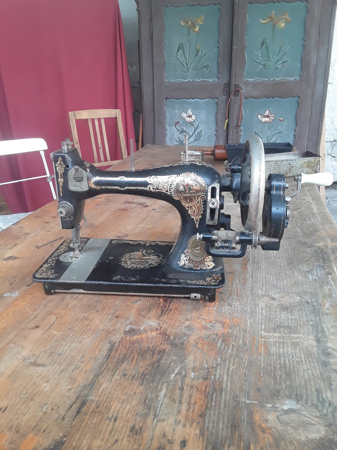Antique Sewing Machine Travel Sewing Machine Cast Iron & Painting Table