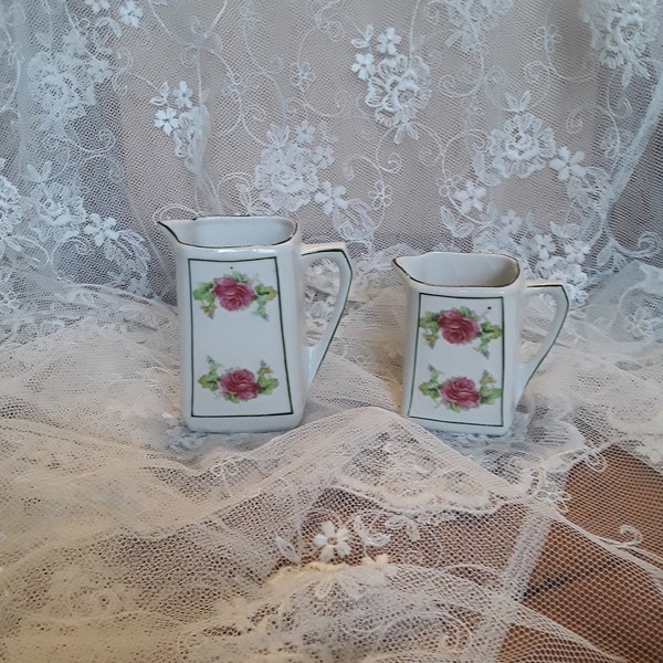 2 alte  Milchkännchen mit Rosendekor  Steinzeug  Porzellan Kännchen Vintage Brocante  Landhaus Deko