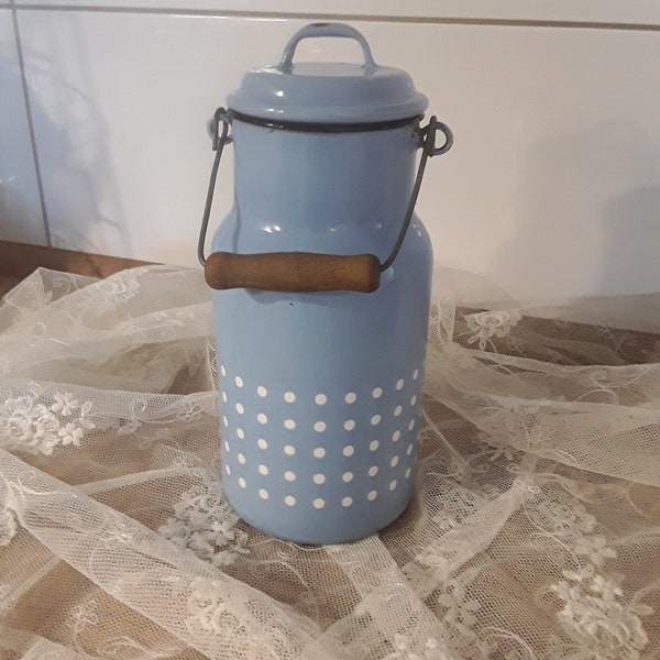 Alte Milchkanne Emaillekanne mit Holzgriff himmelblau & weißen Punkten 2 Liter Milchdose Emailleware Vintage Brocante Landhaus Deko