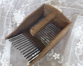 old blueberry comb berry picker raffel wood & iron rustic farmhouse decor handmade victorian french vintage boudoir brocante