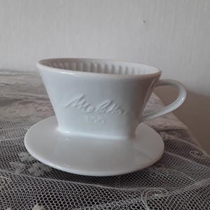Old Melitta 100 coffee filter 1-hole porcelain filter coffee dripper white coffee tea filter coffee maker vintage brocante country kitchen