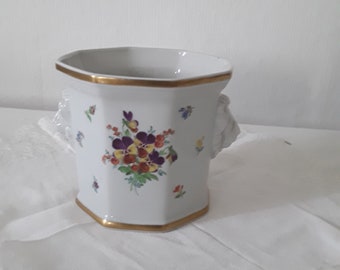 Alter Blumentopf Übertopf mit Löwenkopf China Lichte Porzellan Handmalerei weiß mit Blumendekor Chachepot Vintage Boudoir Dekoration