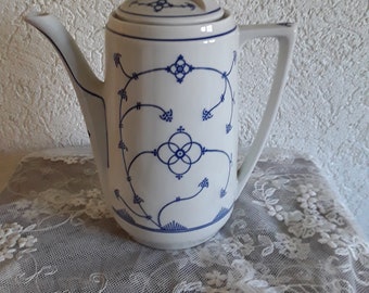 Ancienne cafetière en porcelaine Jäger Eisenberg porcelaine indienne bleu paille fleurs décor théière vintage brocante maison de campagne décoration