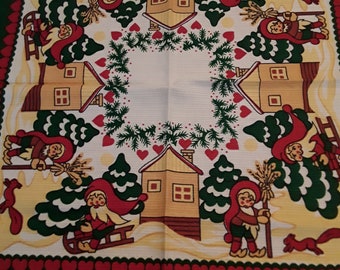 Alte Weihnachtsdecke Tischdecke Zwerge Schlitten Tannenbäume Eichhörnchen Mitteldecke Baumwolle Vintage Brocante Weihnachtsfest