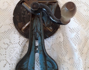 antique bean cutter made of cast iron with hand crank, bean snapper, Kichentools, Art Nouveau, country kitchens deco, shabby, brocante, vintage