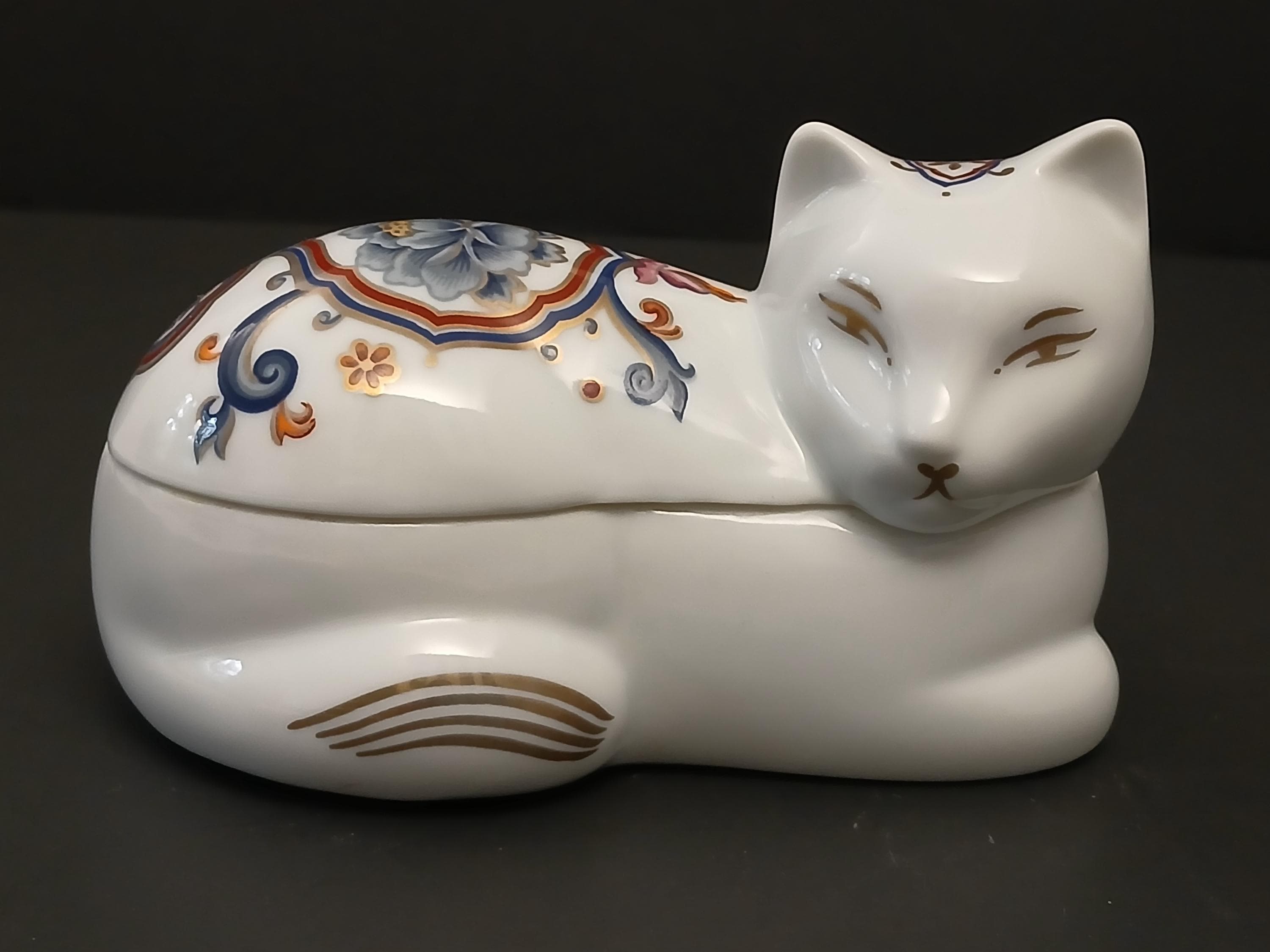 Vintage 1970s Elizabeth Arden Porcelain Cat Figurine Trinket Box Chinoiserie Collection, Vintage Multi-purpose Valuable Cat Figure Storage
