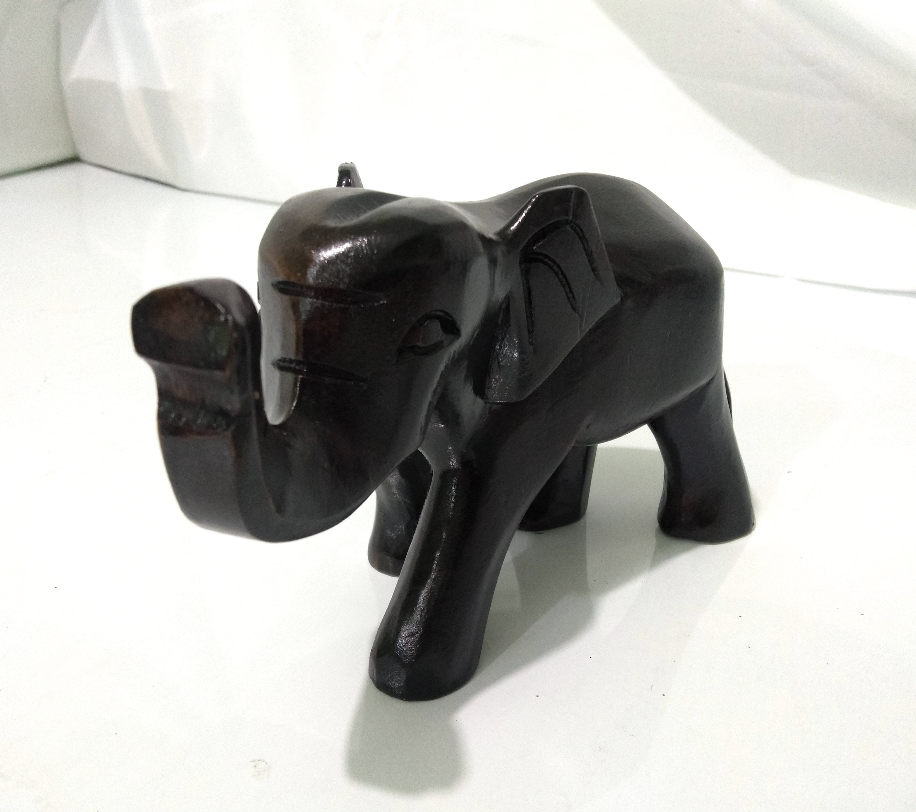カンボジア製 手彫り木製置物