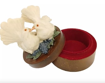 Vintage 1982 Capodimonte Style Wooden Round Box Love Birds Couple Doves on Lid, Wooden Trinket with White Kissing Doves Figure Cover