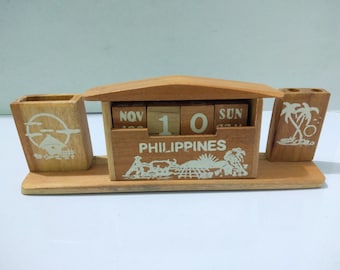 Calendario perpetuo de madera hecho en Filipinas, calendario de azulejos de madera de color natural, recuerdo de Filipinas, decoración de mesa para oficina, arte filipino