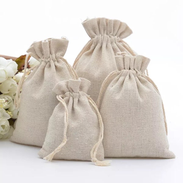 Paquet de 50 sacs cadeaux en coton blanc - Cadeaux de mariage - Pochette d'emballage de bijoux avec cordon de serrage - Cadeau de Noël, d'anniversaire