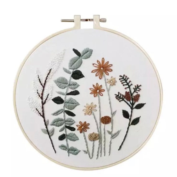 Hand Embroidery Kit for Beginners 15cm - Embroidery Design - DIY Needlework Craft Project with Pattern - Modern Embroidery Wild Flowers
