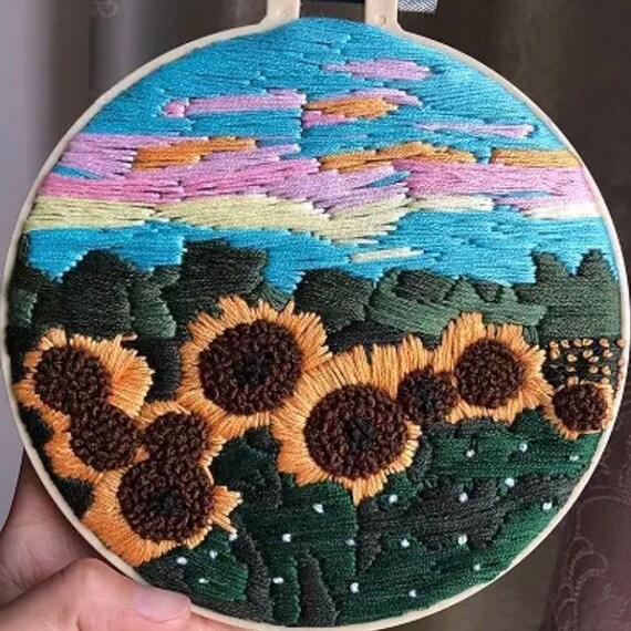 Hand Embroidery Kit for Beginners 20cm - Embroidery Design - DIY Needlework Craft Project with Pattern - Modern Embroidery Sunflowers