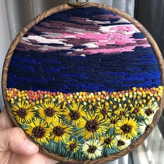 Hand Embroidery Kit for Beginners 20cm - Embroidery Design - DIY Needlework Craft Project with Pattern - Modern Embroidery Sunflower Field