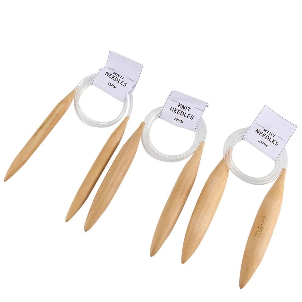 11 Plastic Circular Needles by Loops & Threads®