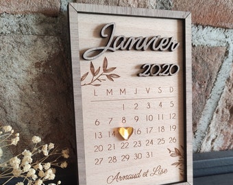 Personalized couple wooden frame - Valentine's Day - Calendar date anniversary of meeting, wedding - first name - Wedding gift