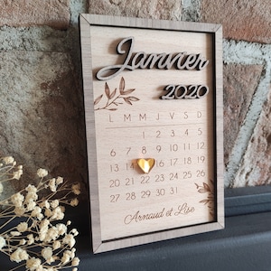 Personalized couple wooden frame - Valentine's Day - Calendar date anniversary of meeting, wedding - first name - Wedding gift