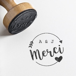 Tampon mariage ou naissance personnalisé rond - coeur et flèche