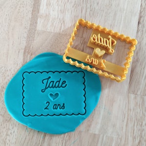 Tagliabiscotti personalizzato per il nome del compleanno del bambino