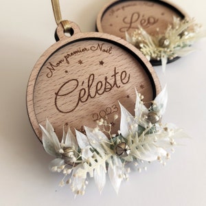 Personalized wooden Christmas ball dried flowers white and gold - baby's 1st Christmas (Personalized ornament, Christmas decoration)